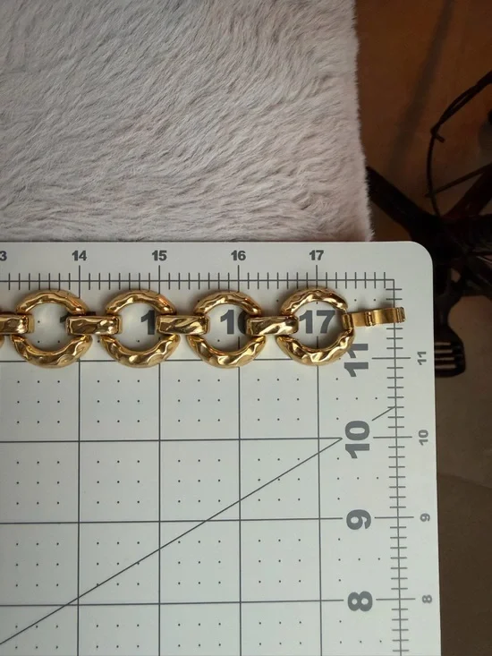 Vintage | Hammered Chunky Textured Gold Link Circle Statement 17.5” Necklace - Picture 5 of 13